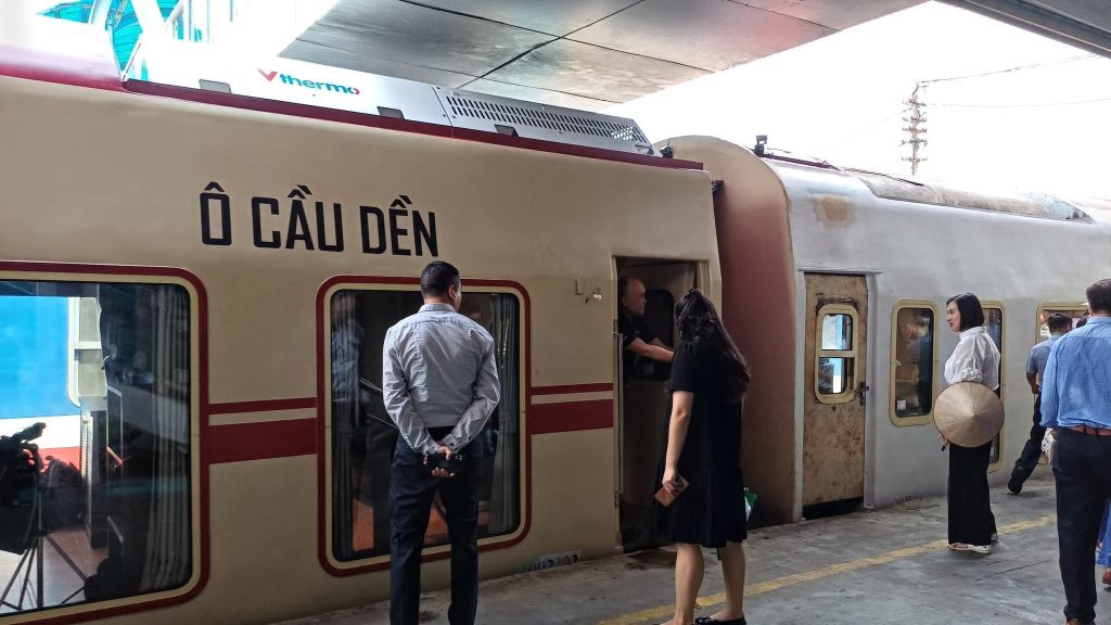 the train hanoi