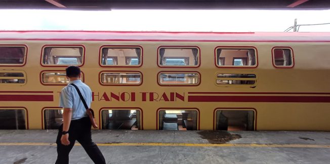 the train hanoi